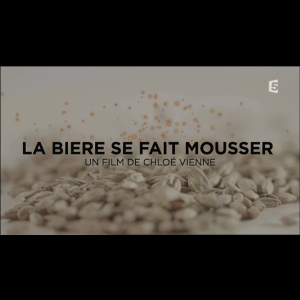 La bière se fait mousser