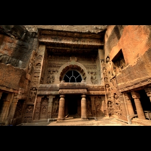 Architecture taillée dans la roche en Inde