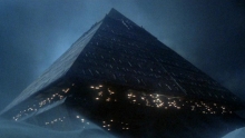 Vaisseaux Mère Ama'argi de forme pyramidale (Parks)