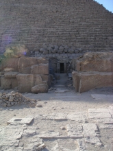 Mykérinos : Temple du culte funéraire (Temple haut) et Blocs de Granite aux bords fondues
