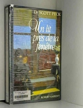 Un lit près de la fenêtre