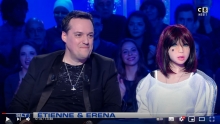 Etienne et Erena, une histoire d'amour entre un homme et sa poupée - Salut les Terriens !